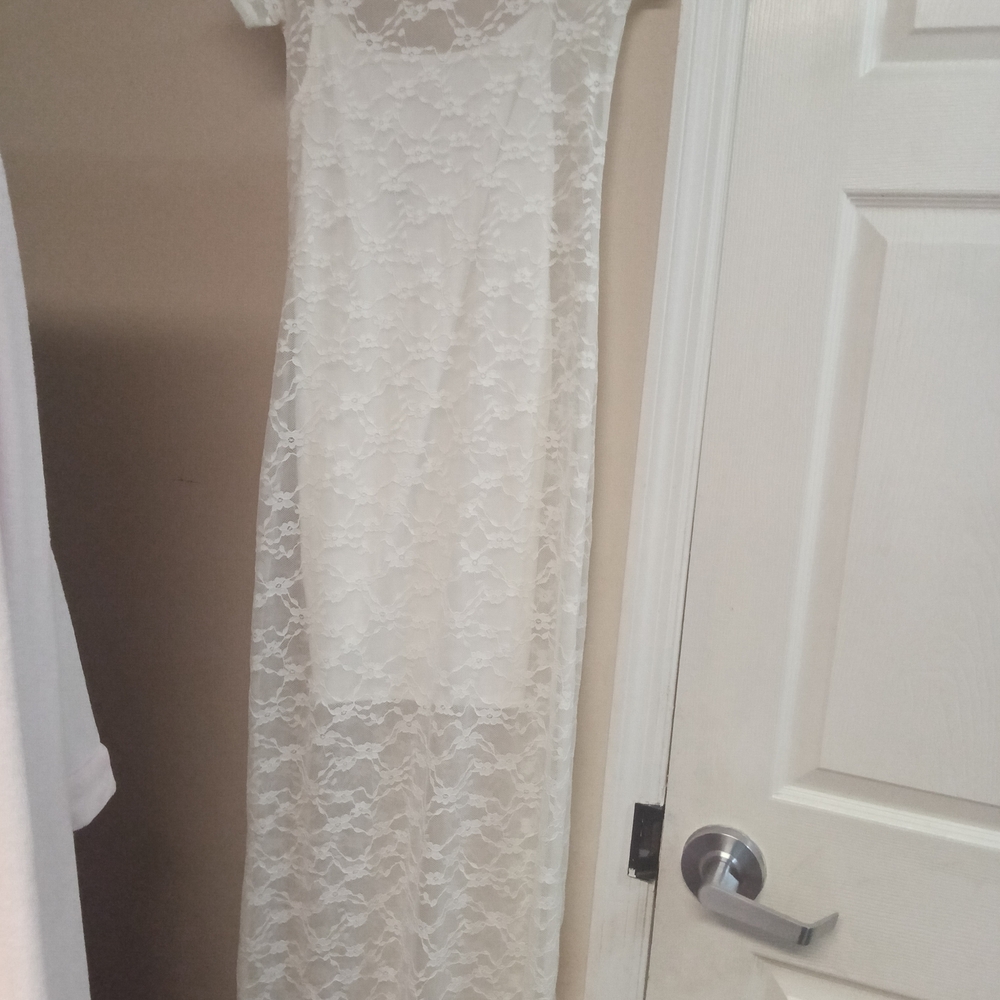 Chic White Lace Maxi Dress